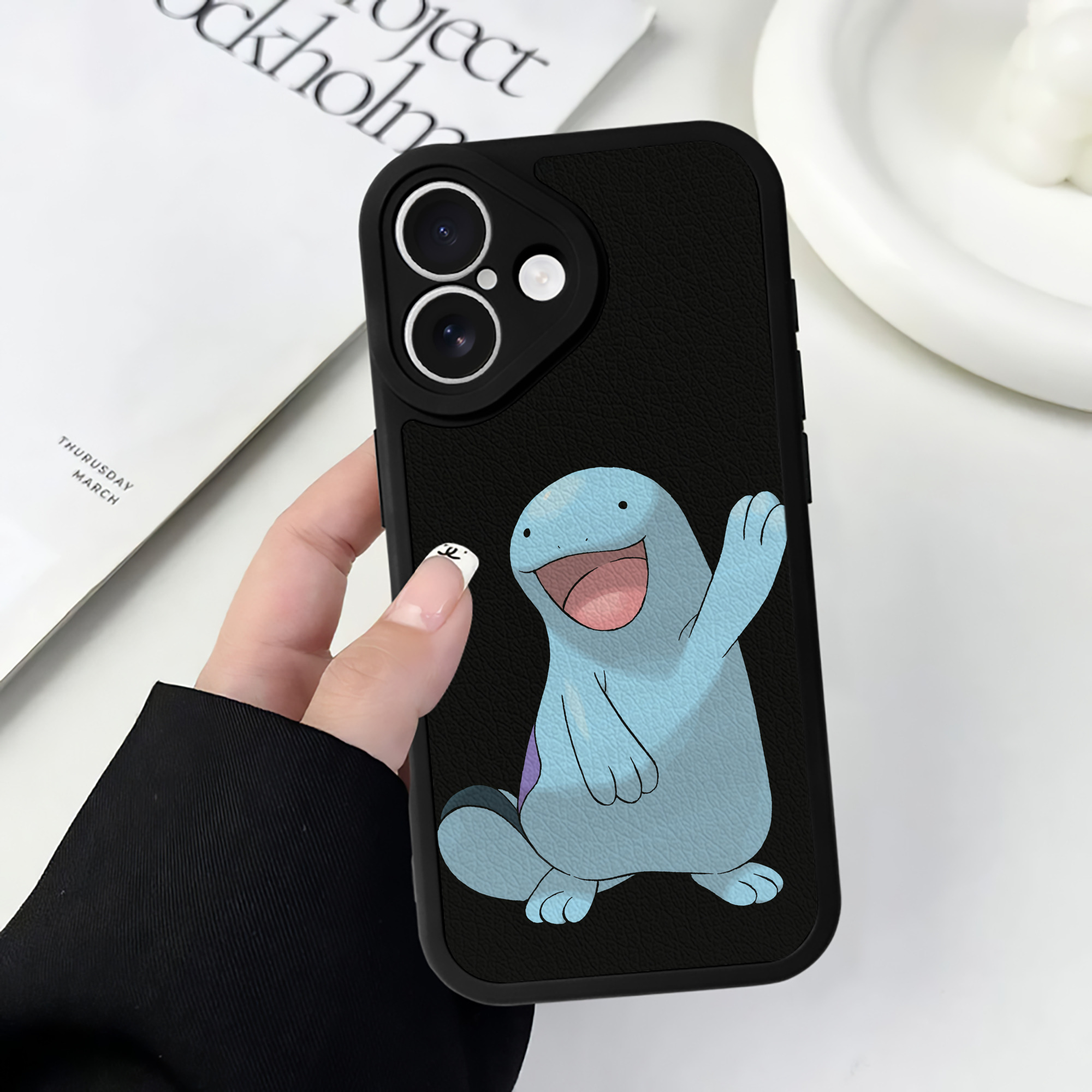 （画像用） ポケットモンスター Pokémon 【iPhone 16シリーズ対応】シリコンスマホケース（レザー調） 材質：シリコン